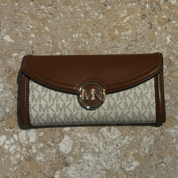 Michael Kors Wallet - Picture 1 of 4